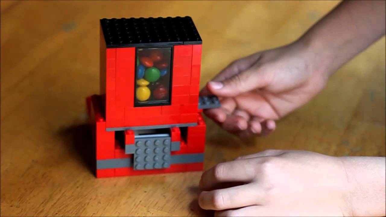 Handmade LEGO Keychain Holder  Lego diy, Lego diy crafts, Lego room decor
