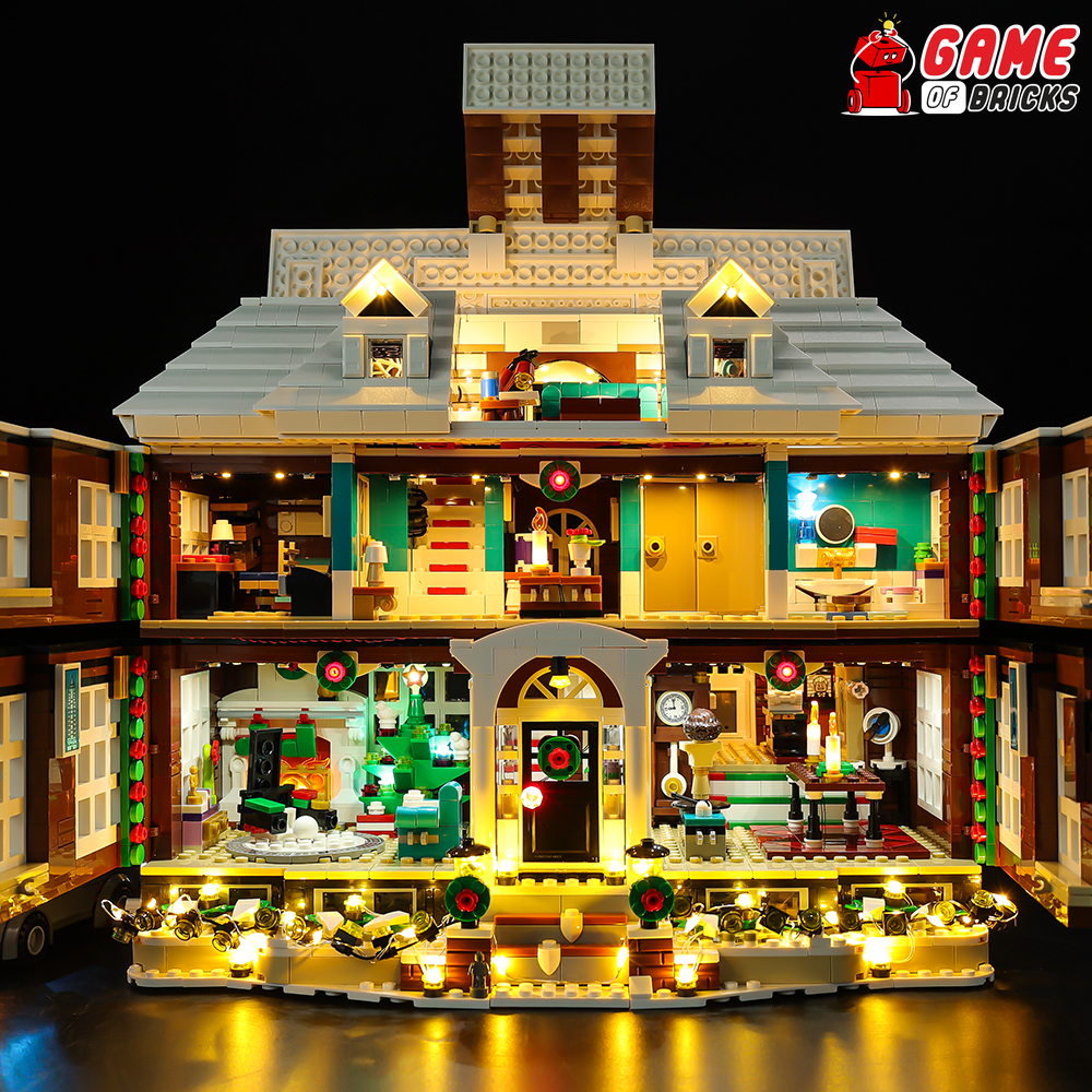 opened Home Alone 21330 with lights