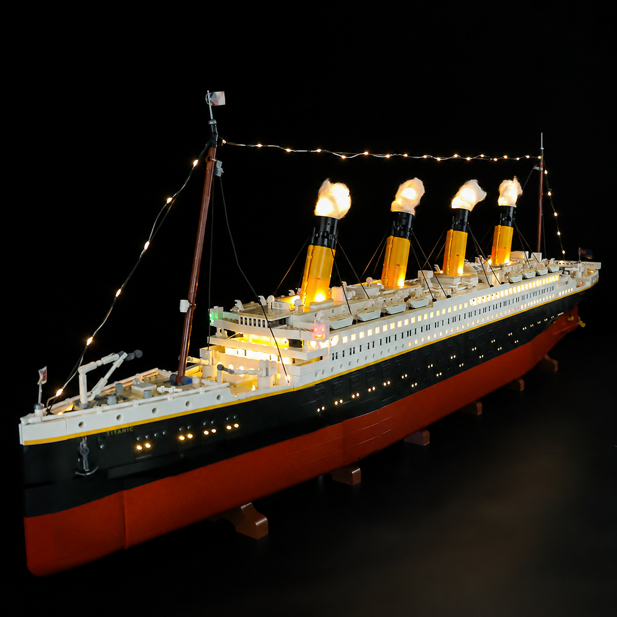 Bow and forward decks of LEGO® Titanic 10294 with the Enhanced lighting illuminated.
