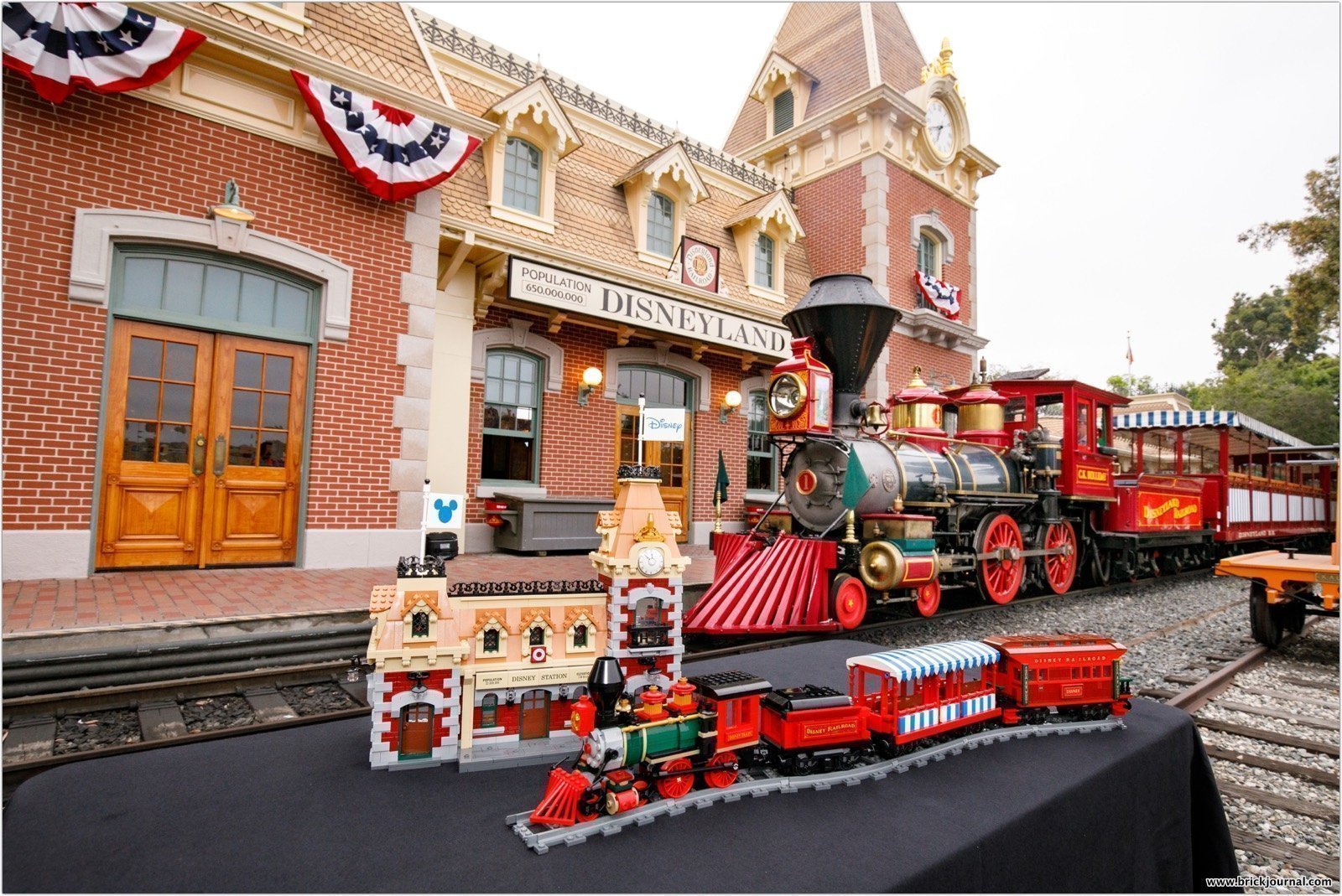 Lego disney train and station outlet
