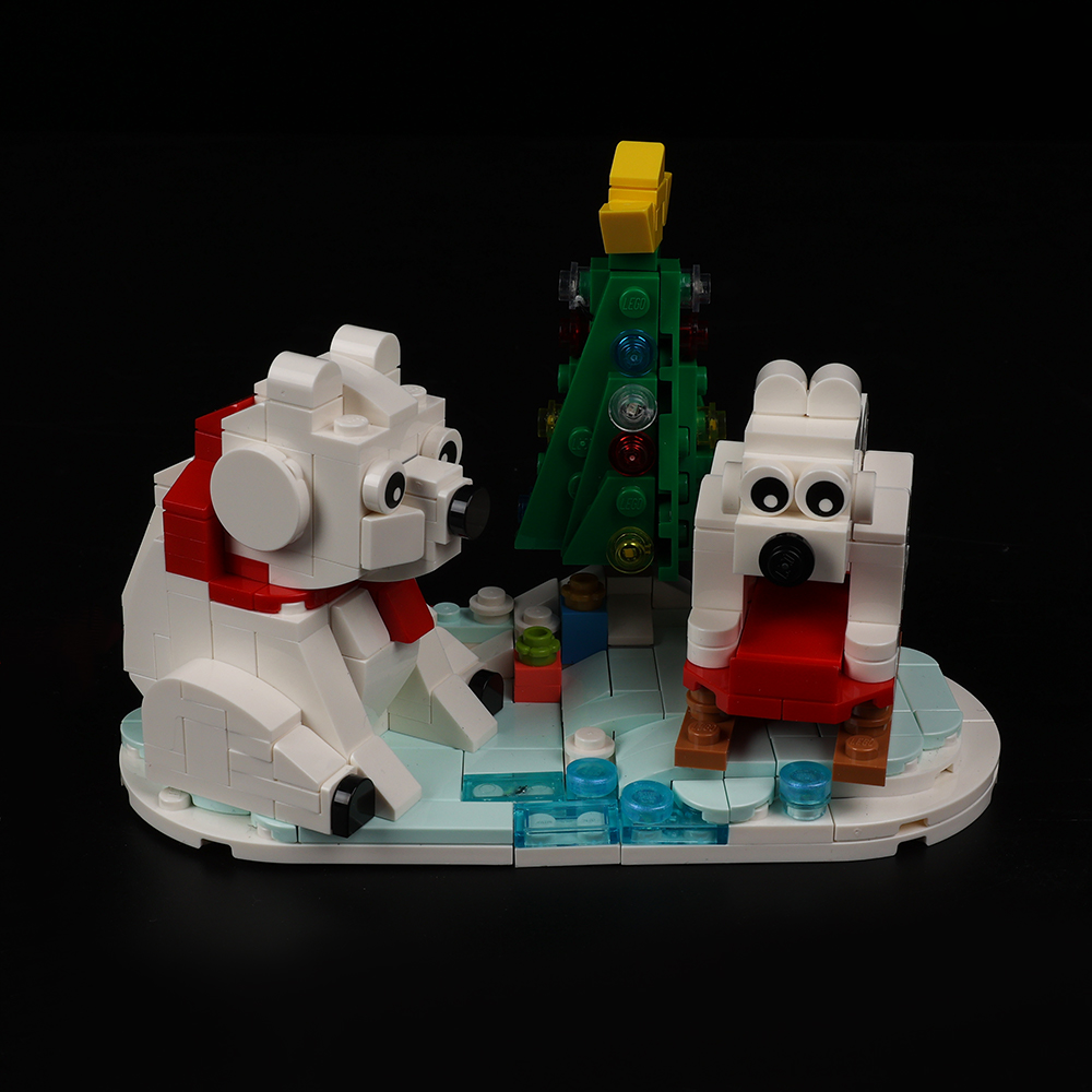 LEGO® Wintertime Polar Bears 40571 with Game of Bricks Lights switched off, matching the main product photograph.
