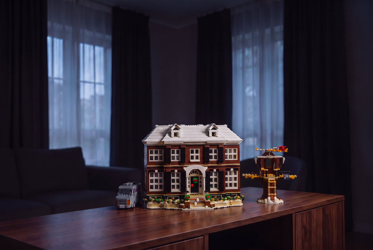 The same room at dusk, light kit off