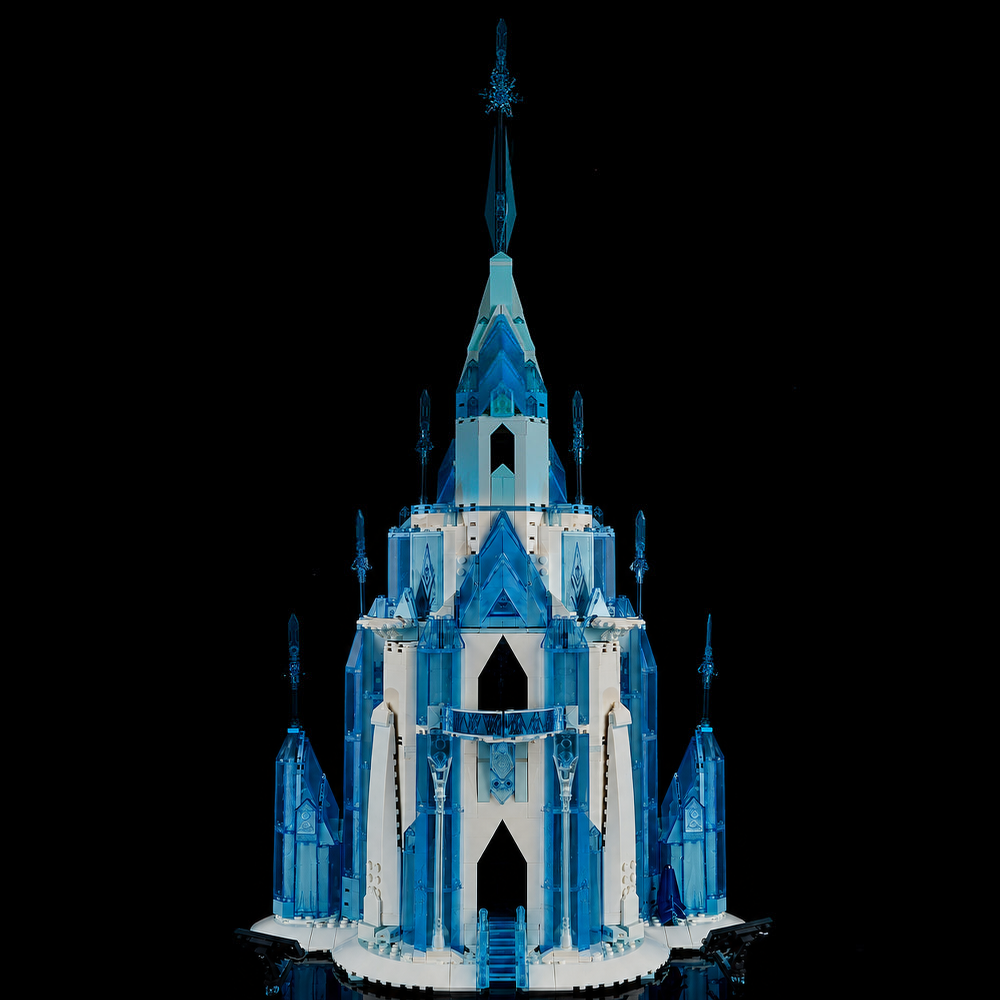 LEGO® The Ice Castle 43197 with Game of Bricks Lights switched off, matching the main product photograph.