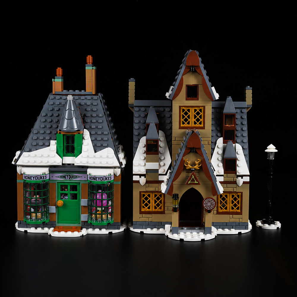 LEGO® Hogsmeade Village Visit 76388 with Game of Bricks Lights switched off, matching the main product photograph.