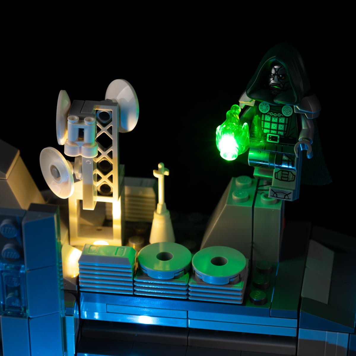 Green Doctor Doom energy blast lit by the Light Kit for LEGO® Avengers: Doomsday New Avengers Tower 76352