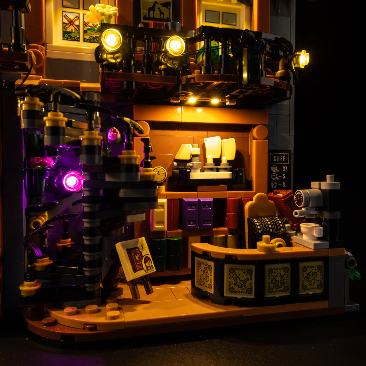 Illuminated LEGO Bookstore: Book Nook 11379 detail 10