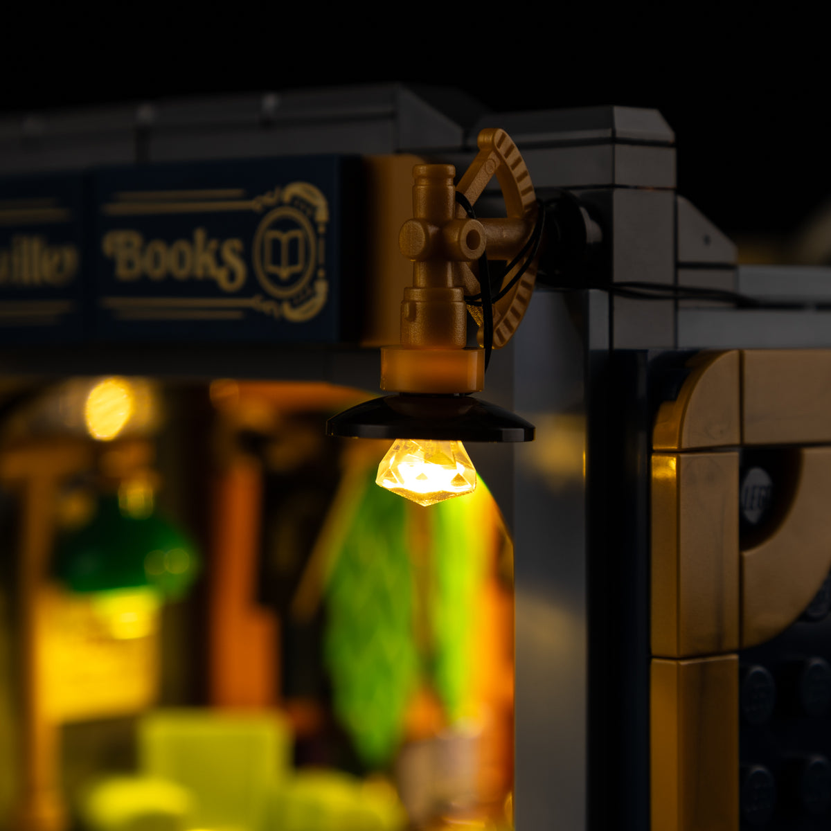 Illuminated LEGO Bookstore: Book Nook 11379 detail 14