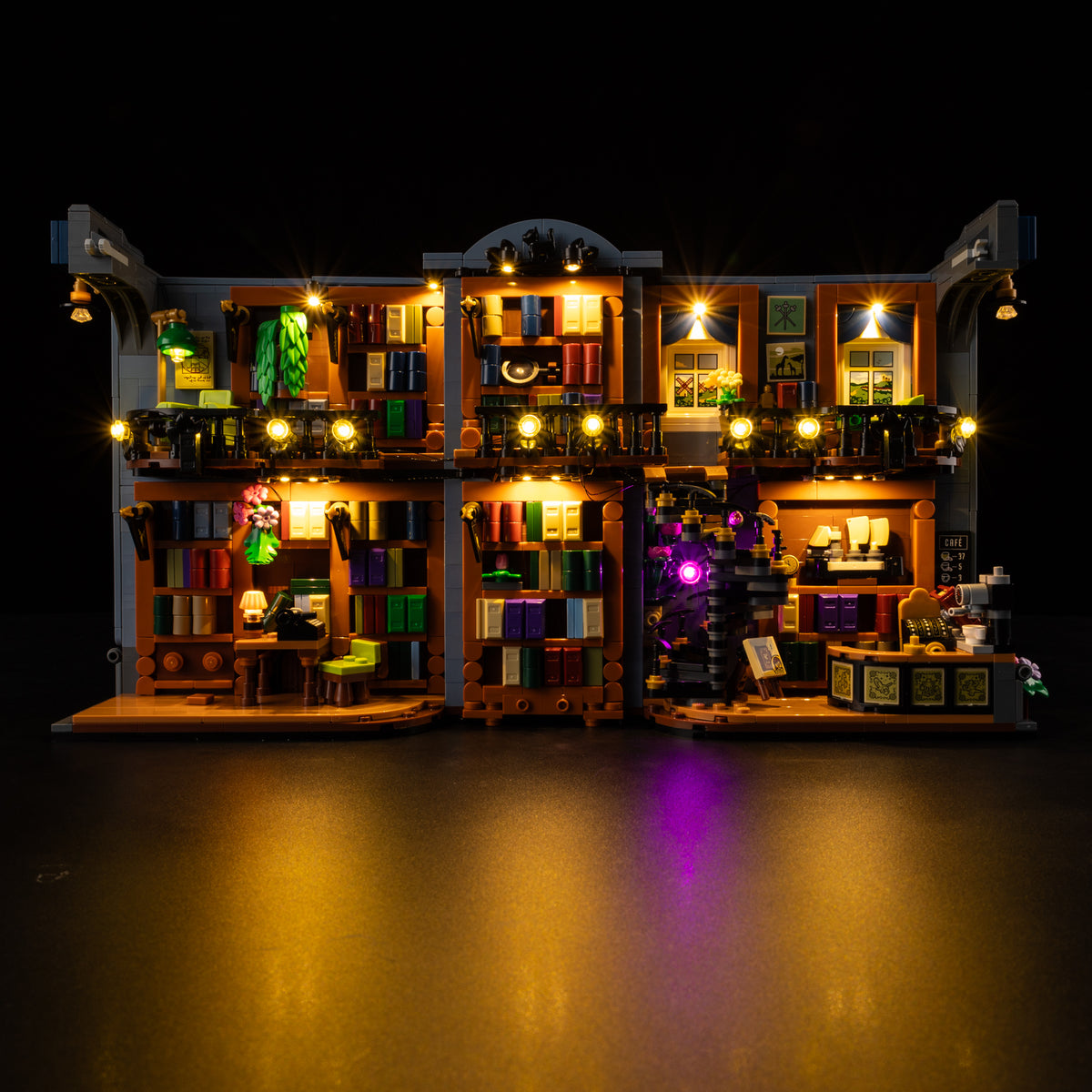Illuminated LEGO Bookstore: Book Nook 11379 detail 4