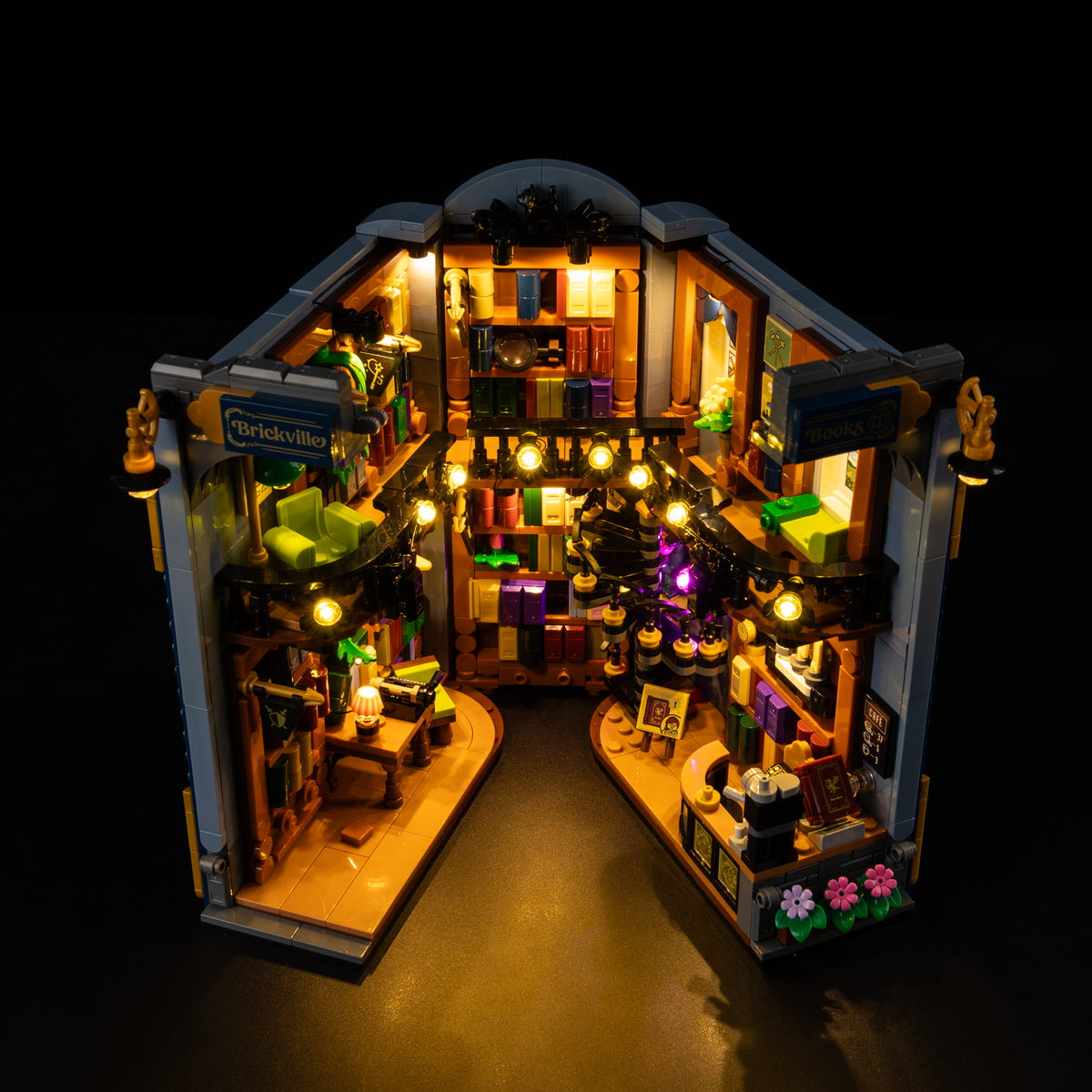 Illuminated LEGO Bookstore: Book Nook 11379 detail 7