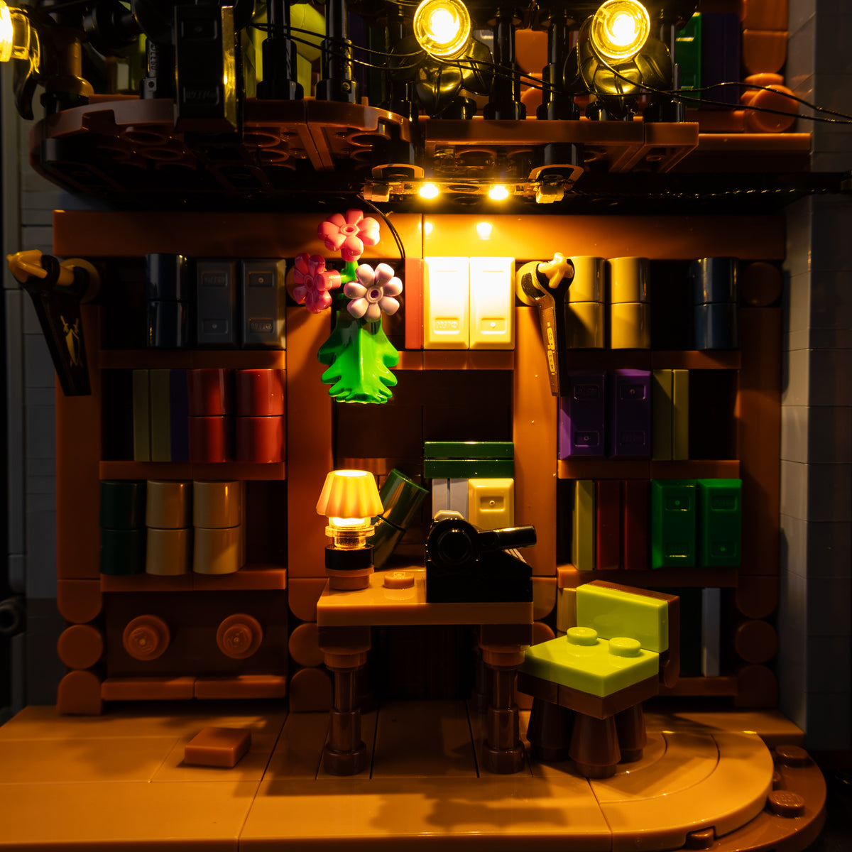 Illuminated LEGO Bookstore: Book Nook 11379 detail 8