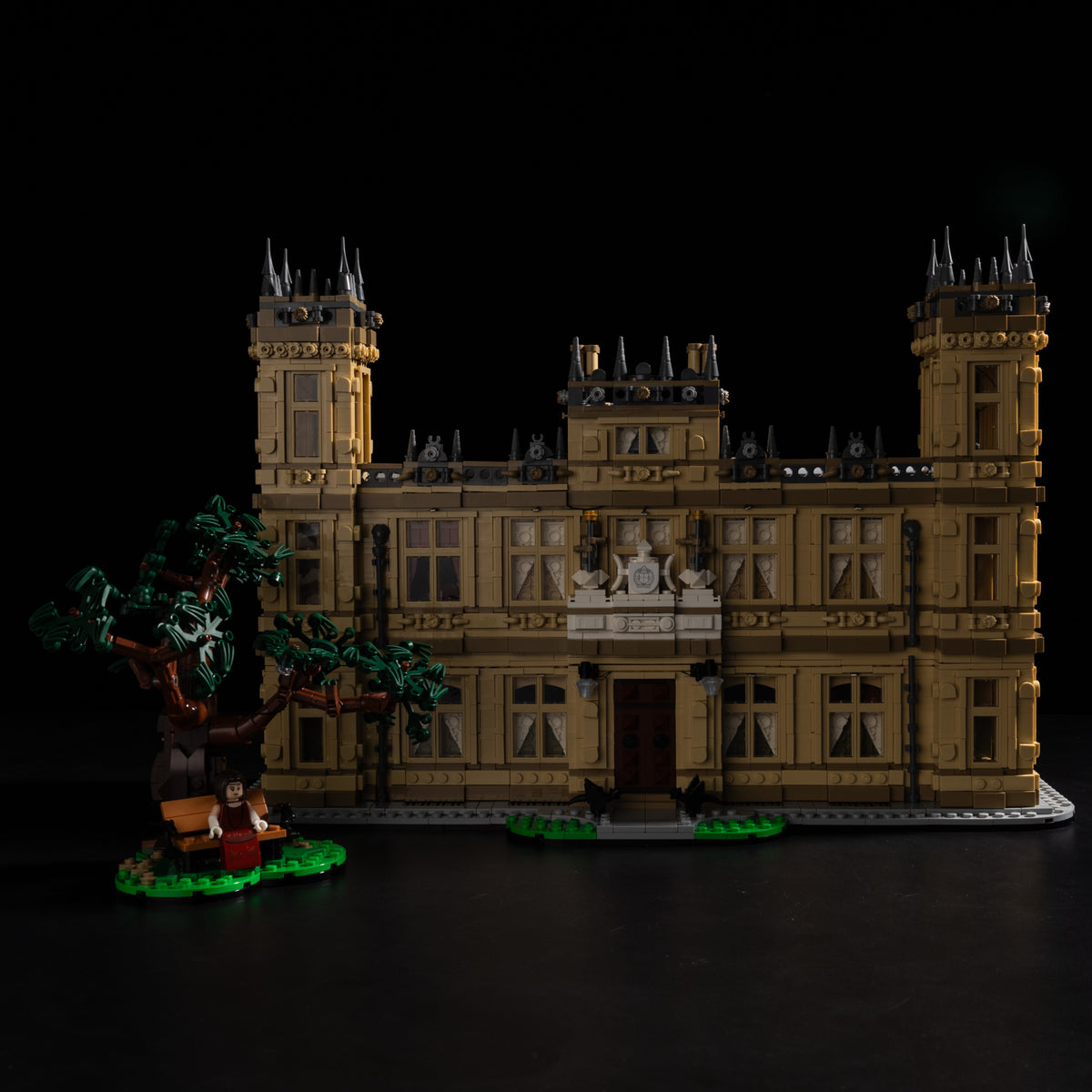 Downton Abbey the full façade, lights off