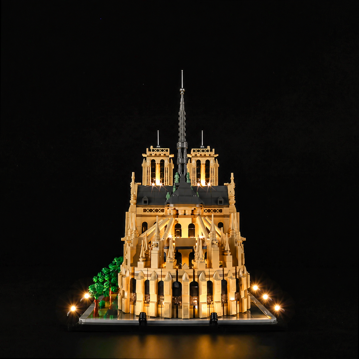 LEGO® Notre-Dame de Paris 21061 with the Game of Bricks light kit, the apse.