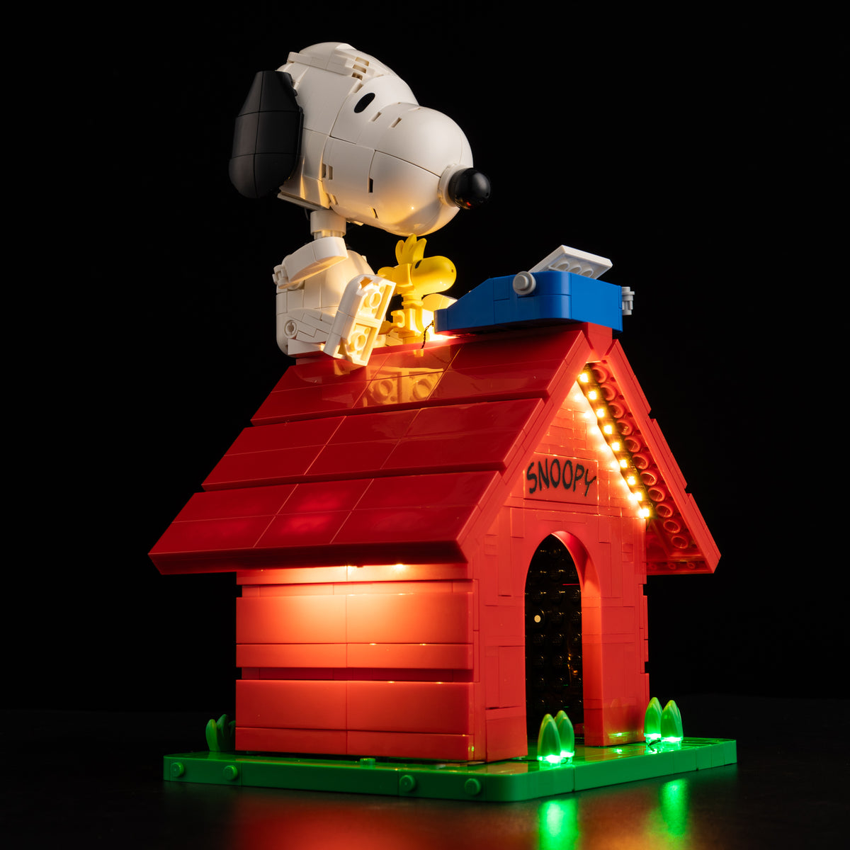 Light Kit for LEGO® Peanuts: Snoopy's Doghouse 21368