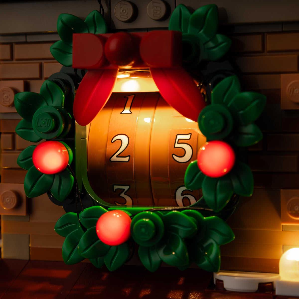 Illuminated LEGO Santa's Holiday Countdown 40874 view 7